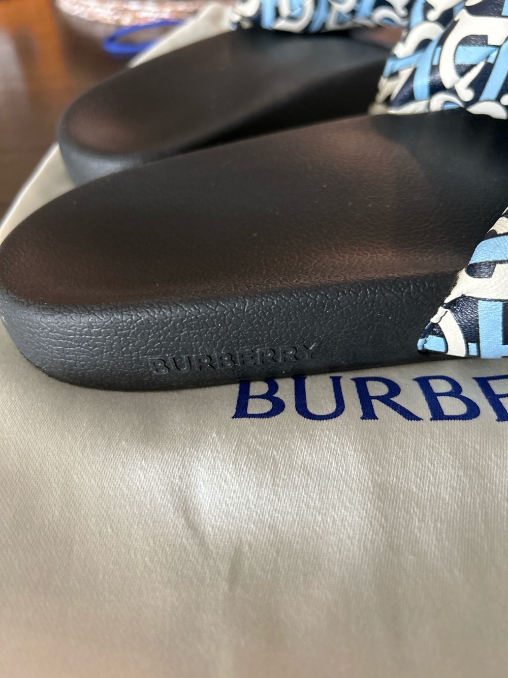 Burberry Monogram Puffer Slides – Size EU 37 – Like New - Picture 4 of 6